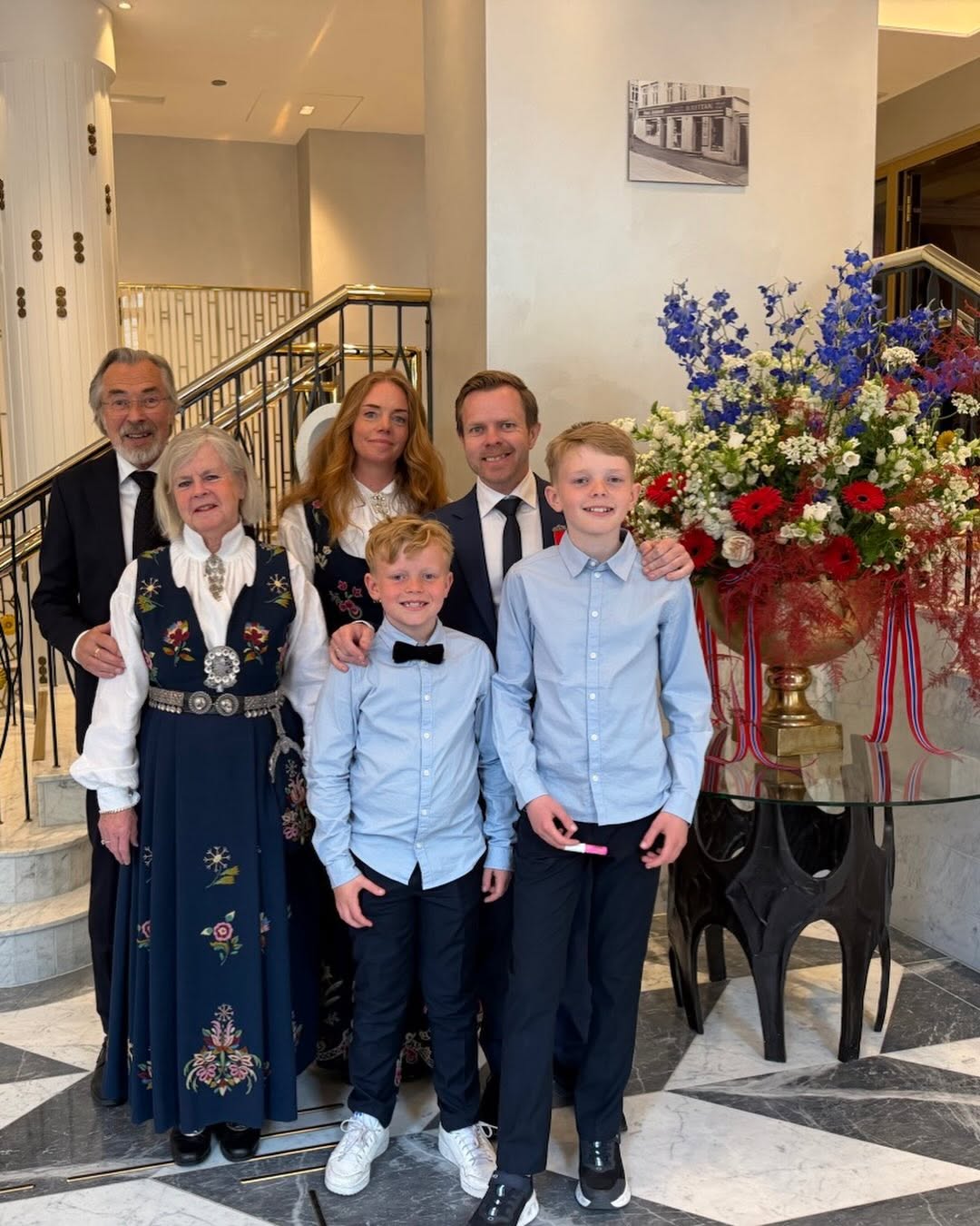 17. mai på Britannia — hele gjengen 🇳🇴