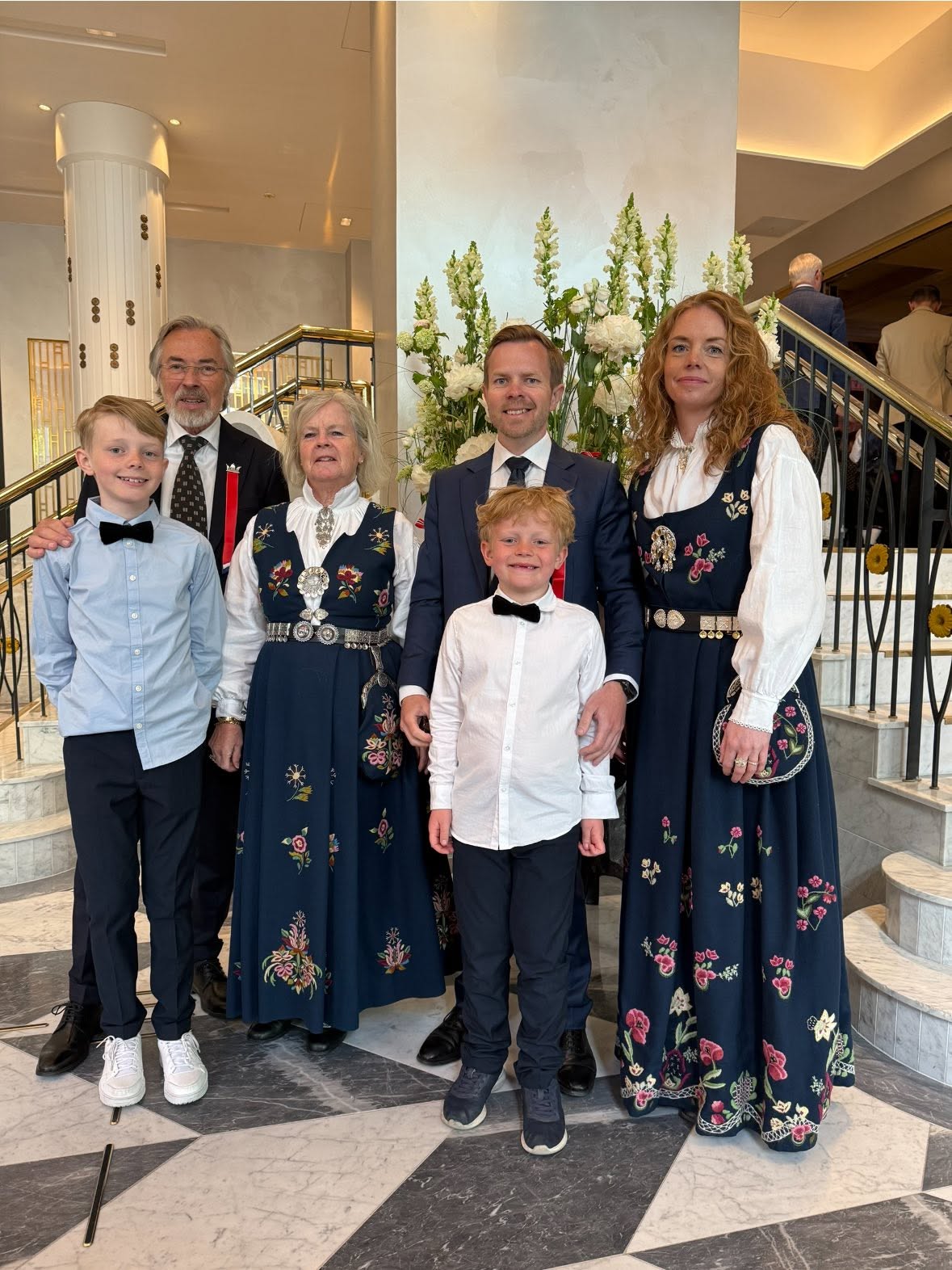 17. mai på Britannia — med barnebarna 🇳🇴